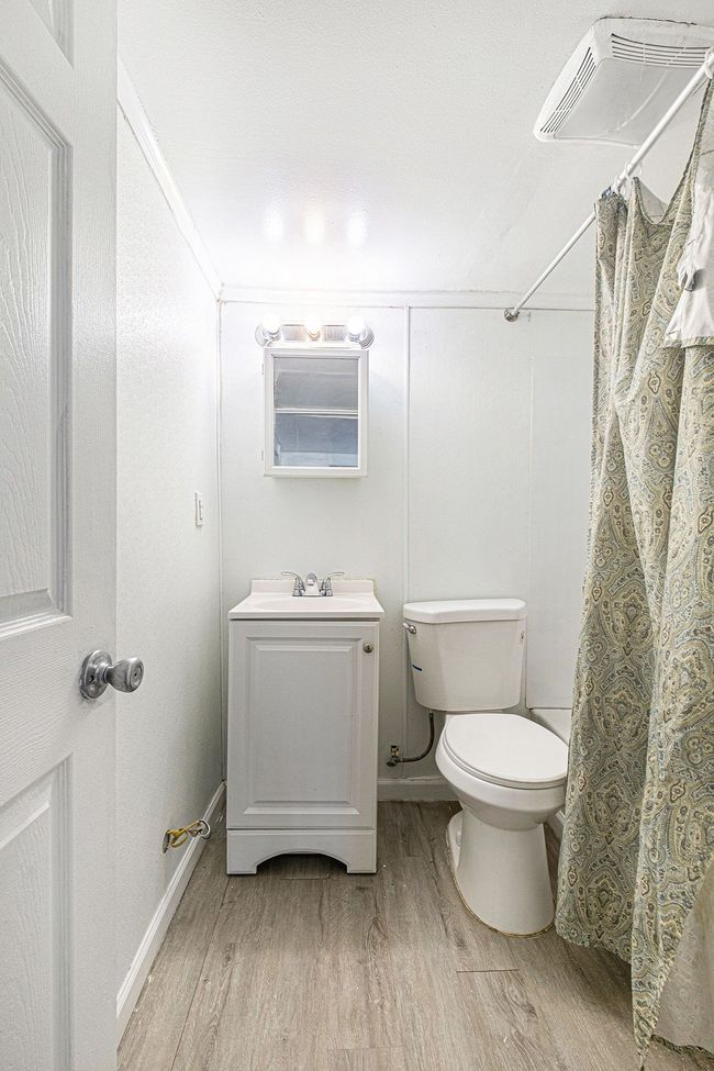609 E Paterson St, Home with 0 bedrooms, 5 bathrooms and null parking in Flint MI | Image 11