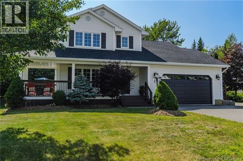 76 Hazelton Dr, House with 4 bedrooms, 3 bathrooms and null parking in Quispamsis NB | Card Image