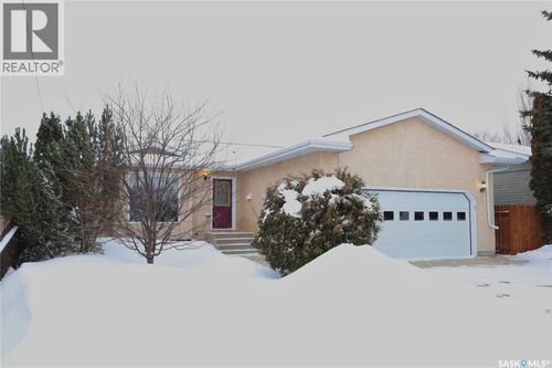 135 6th Ave, Corman Park, SK, S0K | Card Image