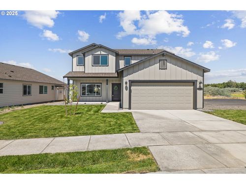 1588 Ne 8th Pl, Hermiston, OR, 97838-2732 | Card Image