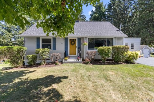 211 Stonehedge Rd, Camillus, NY, 13031-2433 | Card Image