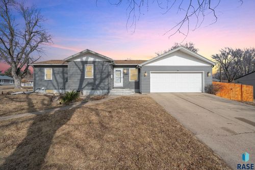 2900 E 21st St Street, Sioux Falls, SD, 57103 | Card Image