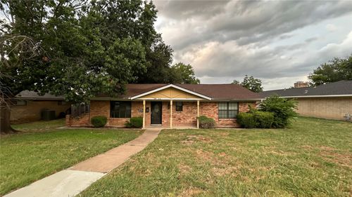 830 Windsor Pl, Grand Prairie, TX, 75051-3762 | Card Image