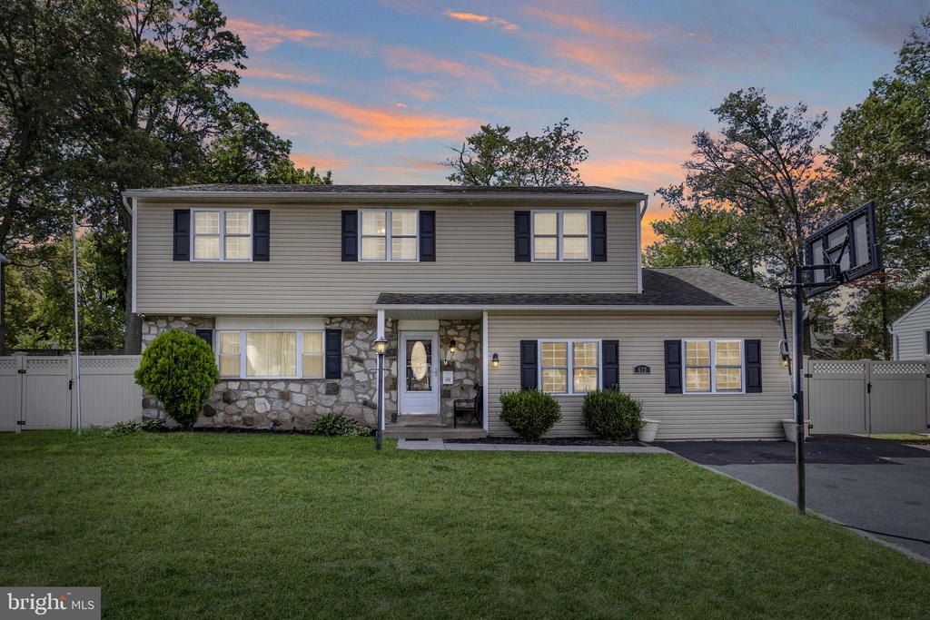 Stratford Rd, Warminster, PA 18974