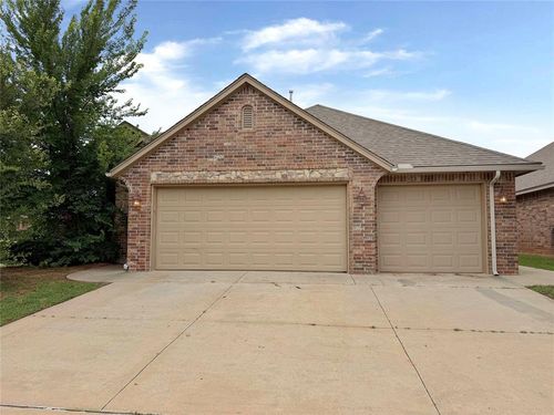 10900 Sw 32nd Ter, Yukon, OK, 73099-2230 | Card Image