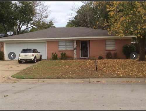 107 Se Harris St, Burleson, TX, 76028-5306 | Card Image