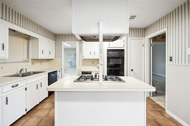 18426 Bent Elm Dr, House other with 3 bedrooms, 2 bathrooms and 2 parking in Spring TX | Image 4