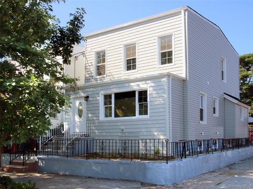 1048 E 98 Street, New York, NY, 11236 | Card Image
