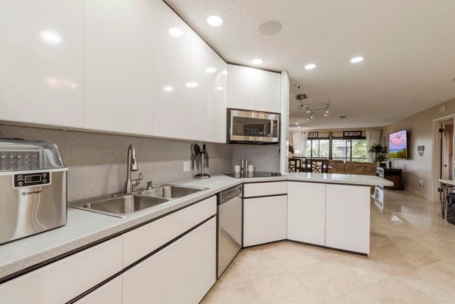 APT-328 - 3605 S Ocean Blvd, Condo with 2 bedrooms, 2 bathrooms and null parking in South Palm Beach FL | Image 11