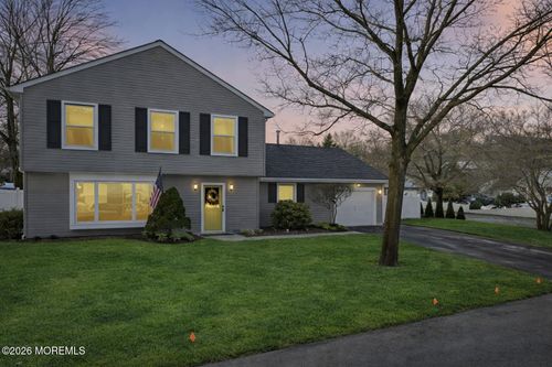 300 Shoshone Ct, Toms River, NJ, 08755-4063 | Card Image