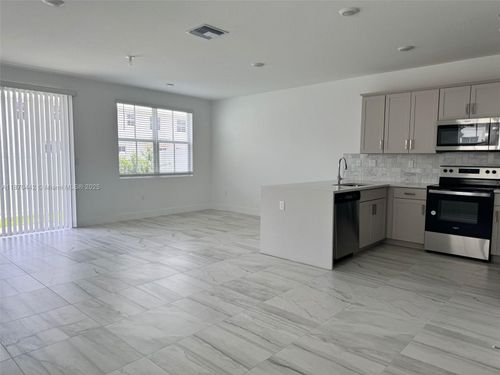 123 Sw 171st Ln, Pembroke Pines, FL, 33027-1456 | Card Image