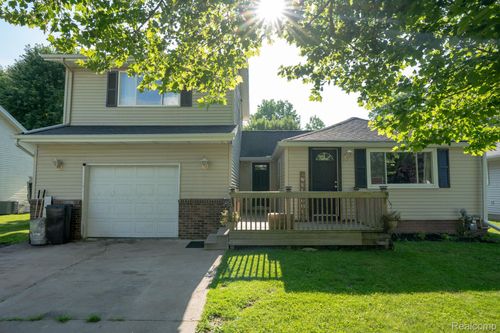108 Carolina, Marysville, MI, 48040-1068 | Card Image