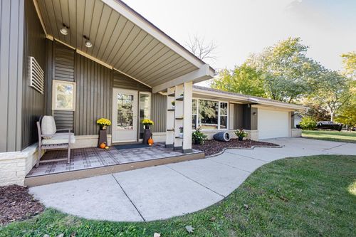 N28W26587 Miami Drive, Pewaukee, WI, 53072 | Card Image