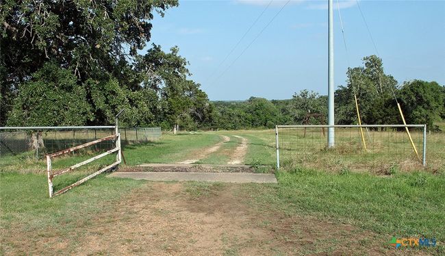 854 Pettytown Rd, Home with 3 bedrooms, 2 bathrooms and null parking in Red Rock TX | Image 40