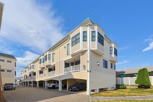 b6-11 Railroad Ave, Salisbury, MA, 01952-2750 | Card Image