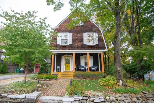 11 Reservoir St, Nashua, NH, 03064-6221 | Card Image