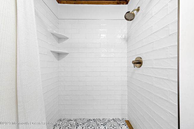 Hall Bath | Image 23