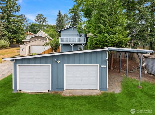 32213 3rd Ave, Black Diamond, WA, 98010-9329 | Card Image