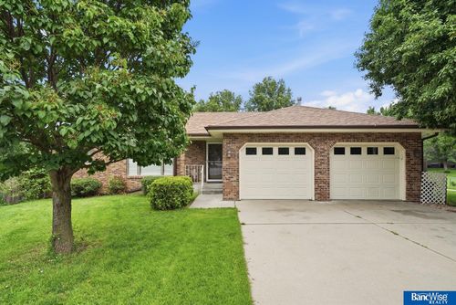 5601 Elk Cir, Lincoln, NE, 68516-2063 | Card Image