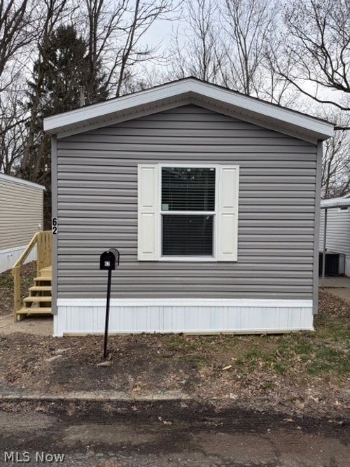 62 Hyland Dr, Akron, OH, 44312-2942 | Card Image