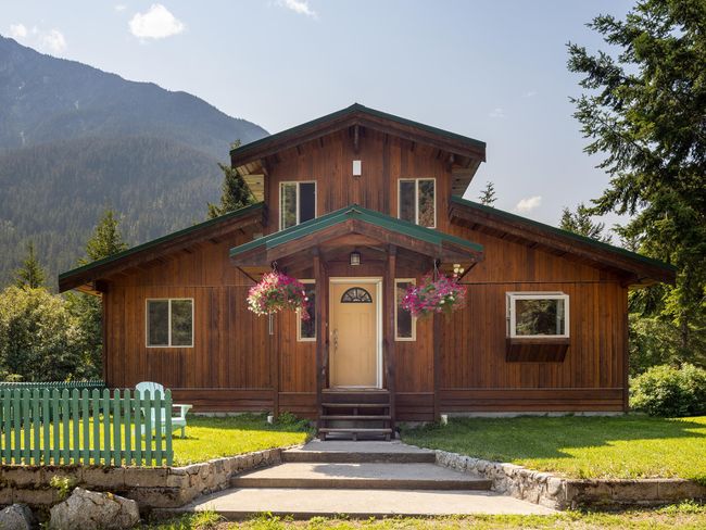 8907 Old Portage Road, House other with 3 bedrooms, 3 bathrooms and 10 parking in Pemberton BC | Image 5