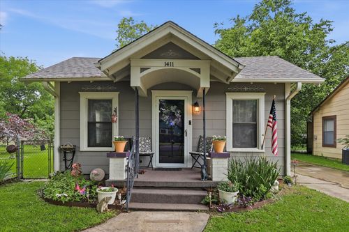 1411 E Garnett St, Gainesville, TX, 76240-5526 | Card Image