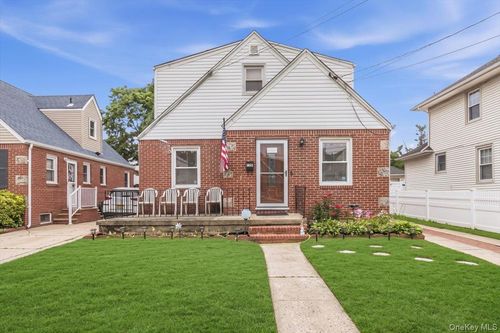 120 N 10th St, New Hyde Park, NY, 11040-4205 | Card Image