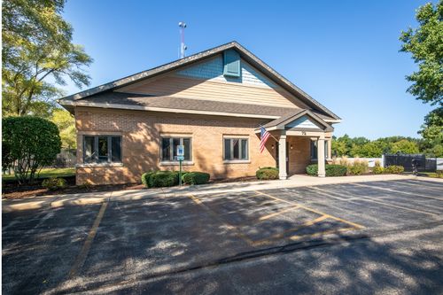 72 East St, Crystal Lake, IL, 60014-4457 | Card Image