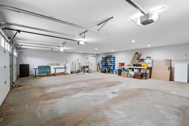 Tuck-under garage | Image 32