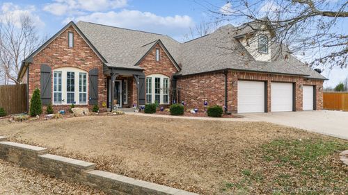 3203 Callaway Dr, Claremore, OK, 74019-4824 | Card Image