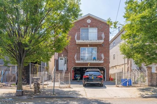 28 Branford St, Newark, NJ, 07114-1559 | Card Image