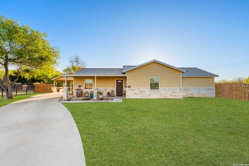 201 Bryan Dr, Jourdanton, TX, 78026-3005 | Card Image