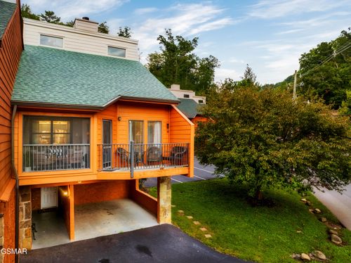 203-403 Baskins Creek Rd, Gatlinburg, TN, 37738-3522 | Card Image