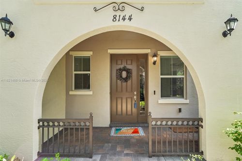 8144 Cascada Isles Dr, Hollywood, FL, 33024-8566 | Card Image