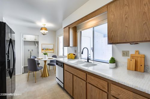 10863 W Thunderbird Blvd, Sun City, AZ, 85351-2653 | Card Image