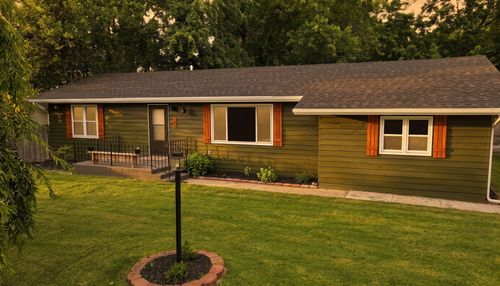 105 E Meadowbrook Ave, Clever, MO, 65631-9120 | Card Image