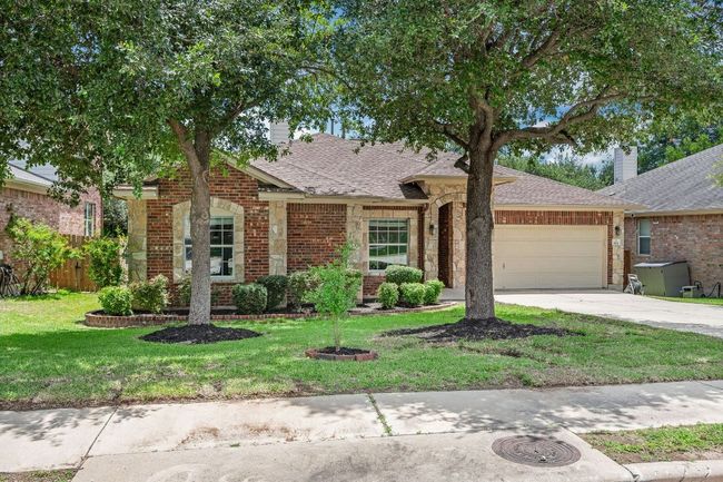 Enjoy Forest Oaks’ top-tier amenities including two pools (one with a waterslide, the other a junior Olympic lap pool), a clubhouse, 2.5-mile hike and bike trail, basketball court, playgrounds, and year-round community events. All this in an unbeatable Cedar Park location—walk to the elementary, middle, and high schools, and enjoy close proximity to shopping, dining, and major employers. Don’t miss your chance to own this exceptional home—schedule your private showing today! | Image 31