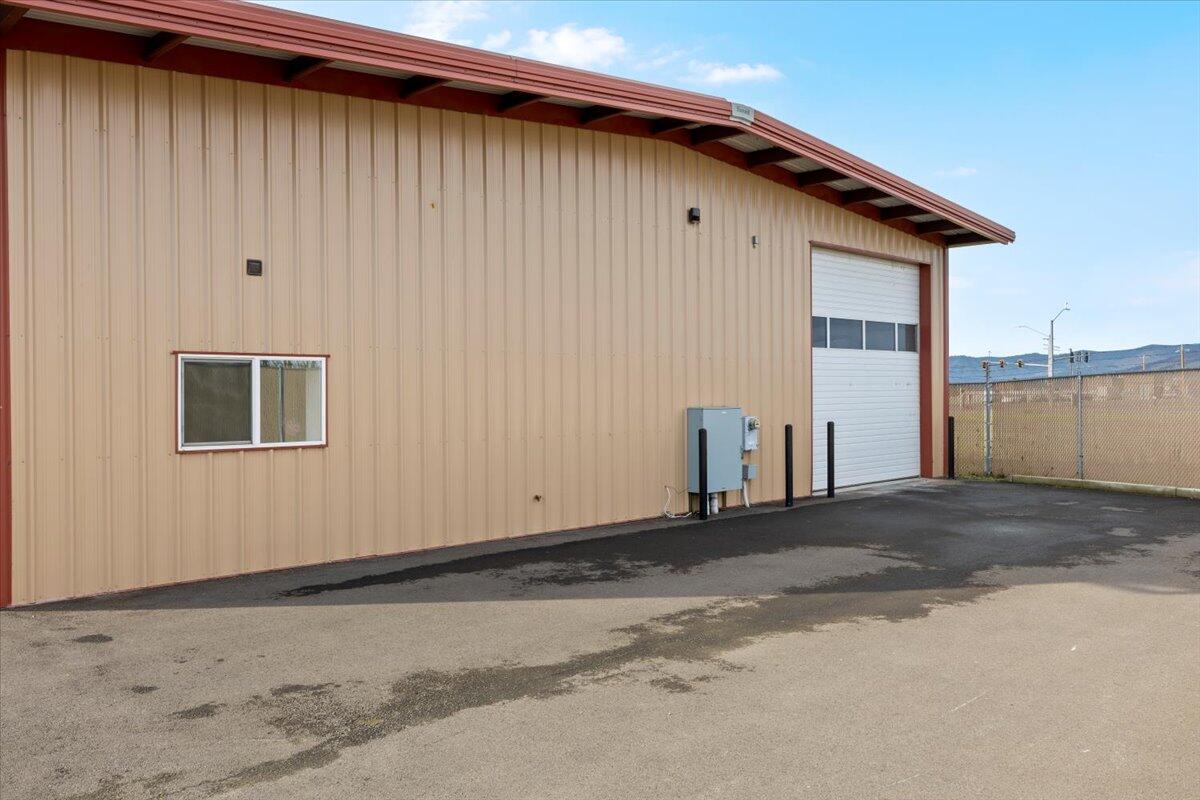 Commercial Sale in White City 5