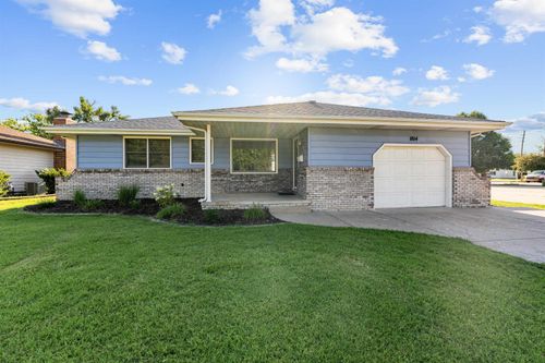 1814 Roach St, Salina, KS, 67401-6639 | Card Image