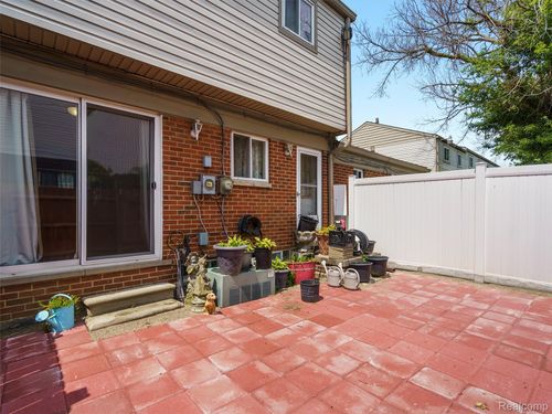 25630 Salem St, Roseville, MI, 48066-4468 | Card Image