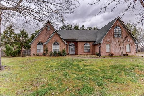 160 Cottonwood Dr, Collierville, TN, 38017-1218 | Card Image