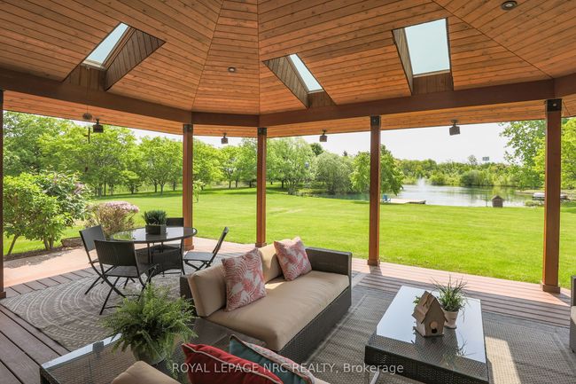 2021 Victoria Ave, Home with 5 bedrooms, 4 bathrooms and 50 parking in Pelham ON | Image 33