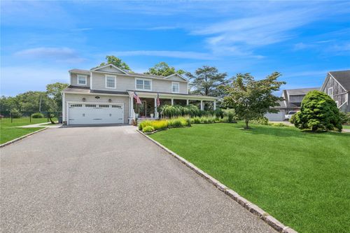 40 Spray Ct, Bayport, NY, 11705-1703 | Card Image