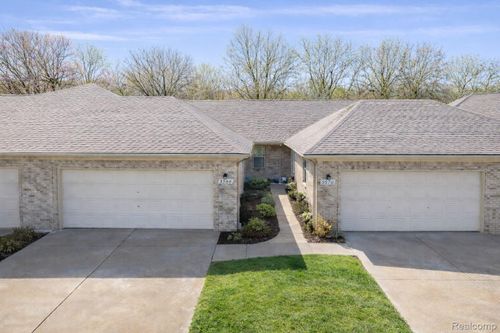 5568 Seabreeze Ln, Sterling Heights, MI, 48310-7453 | Card Image