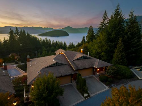 8519 Seascape Dr, West Vancouver, BC, V7W3J7 | Card Image