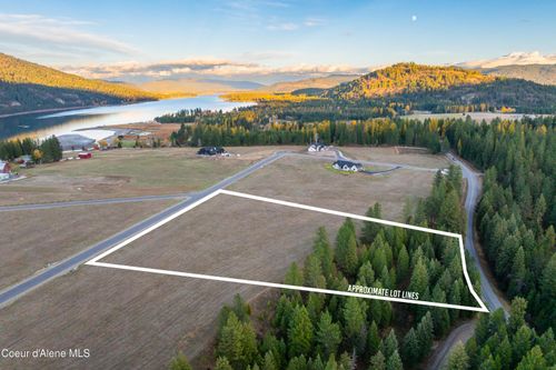 8 Fortune Way, Priest River, ID, 83856-5262 | Card Image