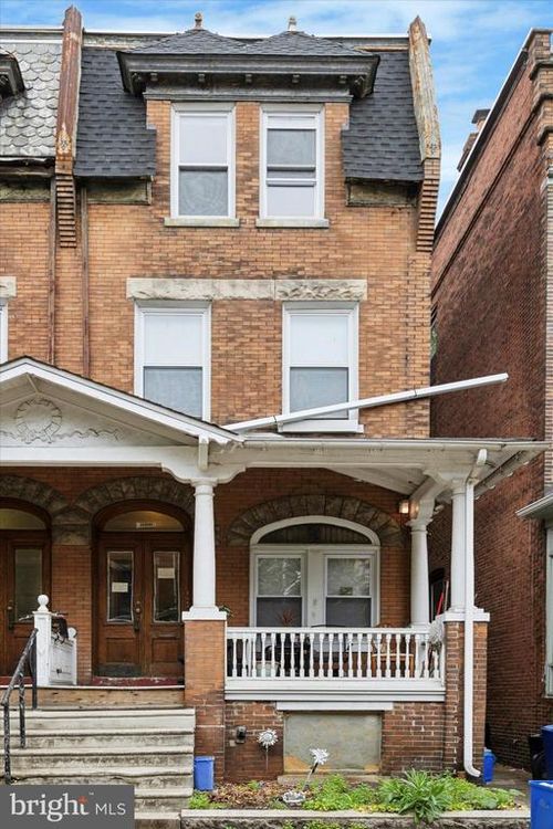 220 Buckingham Pl, Philadelphia, PA, 19104-2921 | Card Image