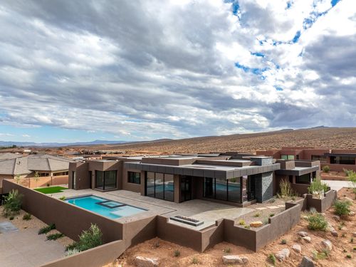 679 S Juniper Way, Ivins, UT, 84738-6821 | Card Image