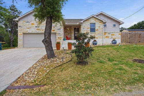 511 Taylor Dr, Marble Falls, TX, 78657-7062 | Card Image