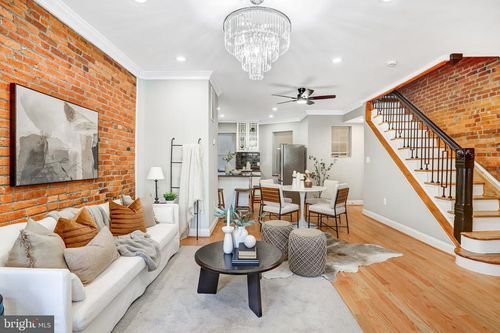 524 T St Nw, WASHINGTON, DC, 20001-1811 | Card Image